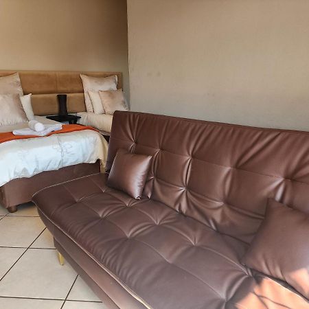 Southy Inn By The Lake Benoni Exteriér fotografie
