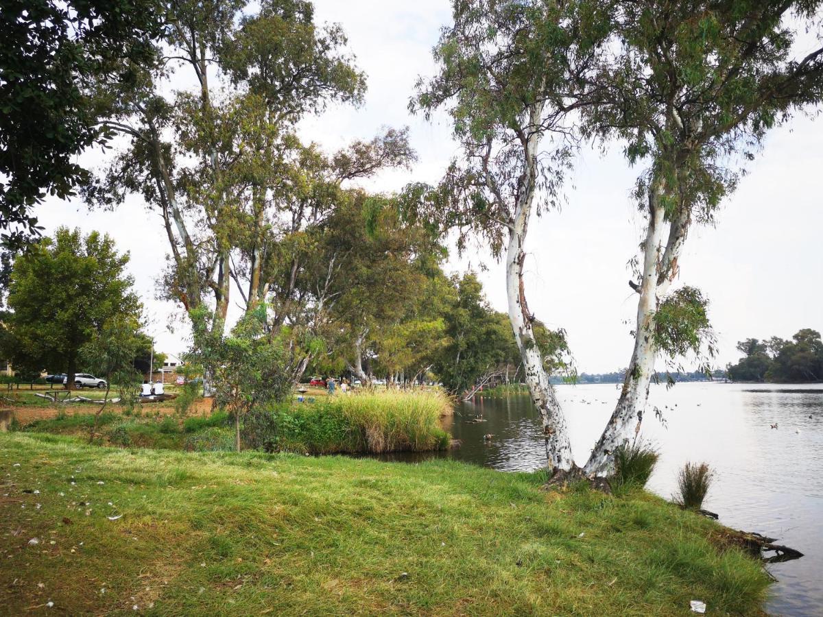Southy Inn By The Lake Benoni Exteriér fotografie