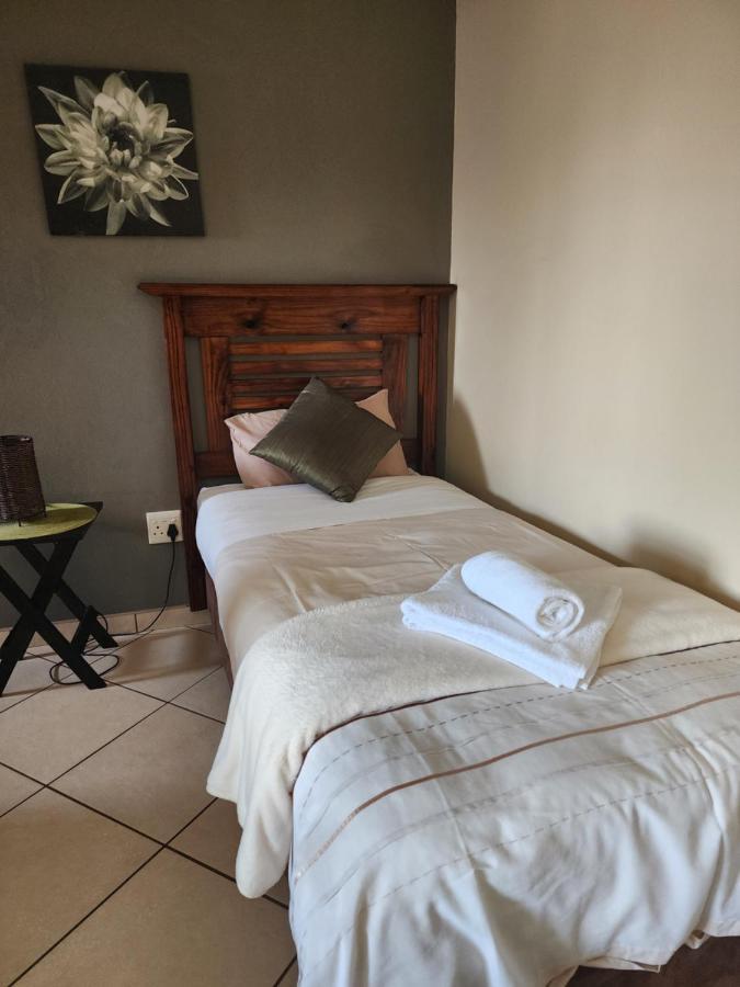 Southy Inn By The Lake Benoni Exteriér fotografie