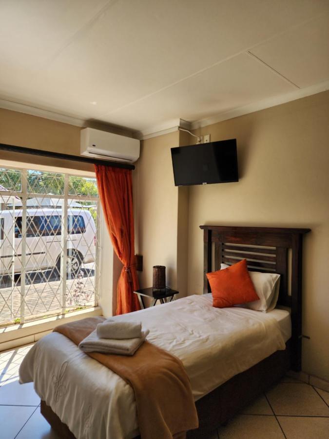 Southy Inn By The Lake Benoni Exteriér fotografie