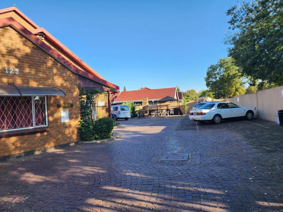 Southy Inn By The Lake Benoni Exteriér fotografie