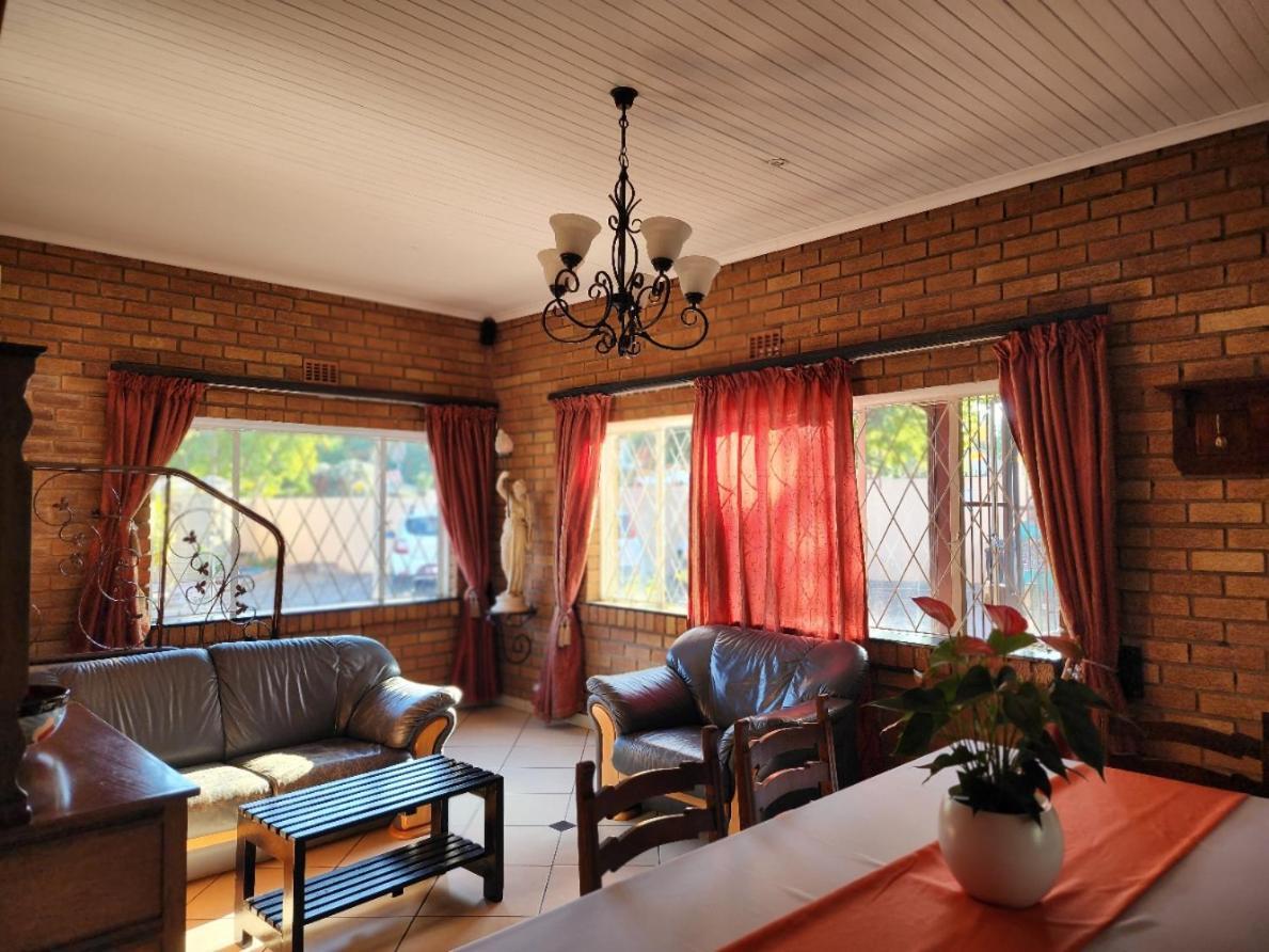 Southy Inn By The Lake Benoni Exteriér fotografie