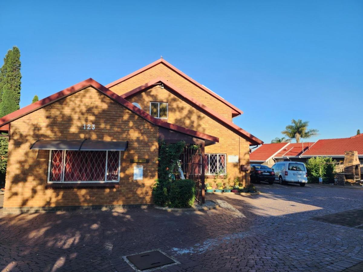 Southy Inn By The Lake Benoni Exteriér fotografie