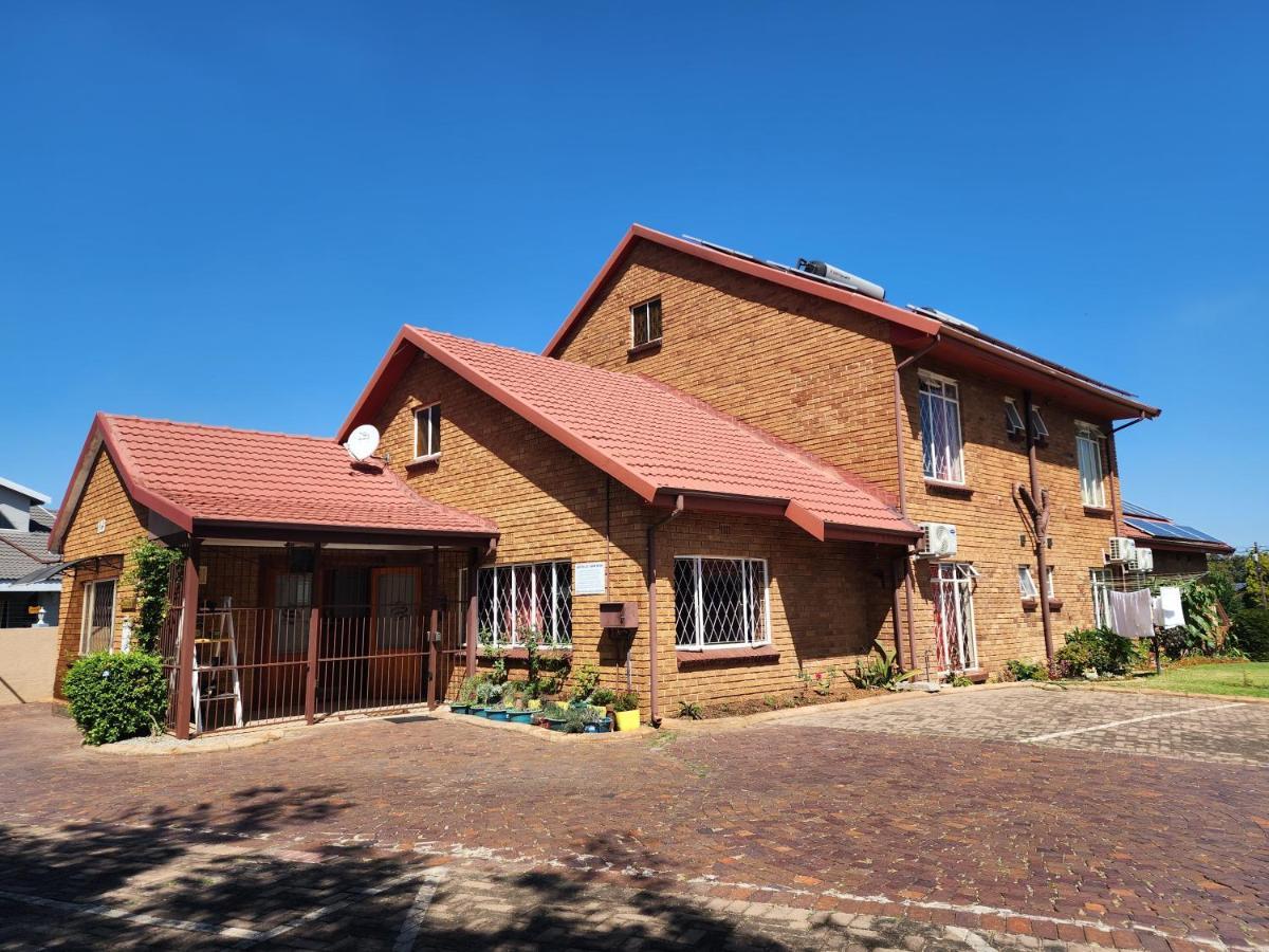 Southy Inn By The Lake Benoni Exteriér fotografie