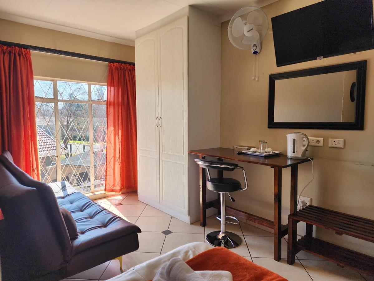 Southy Inn By The Lake Benoni Exteriér fotografie